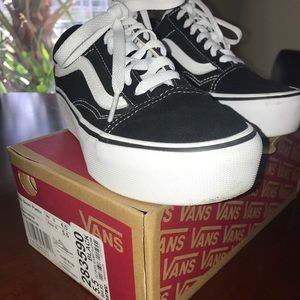 Black/white Old Skool Platform vans